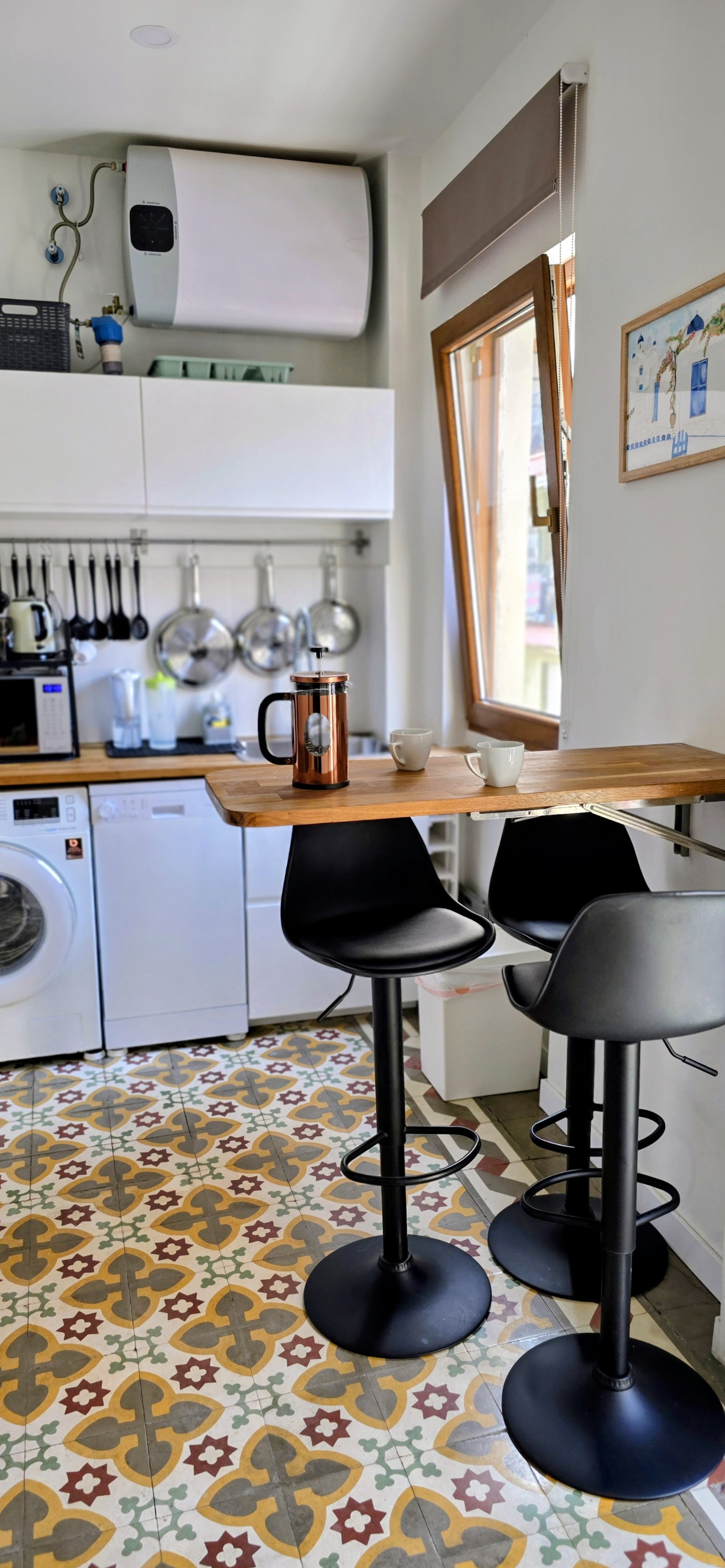Kitchen bar dining area
